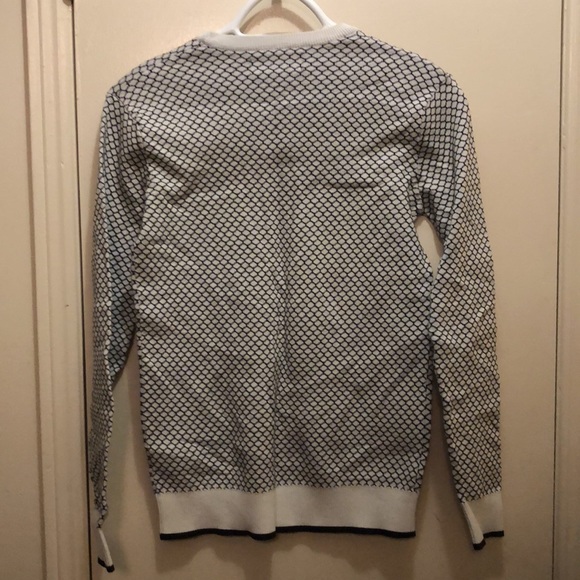 Honeycomb print black and white crew neck sweater - Picture 6 of 6